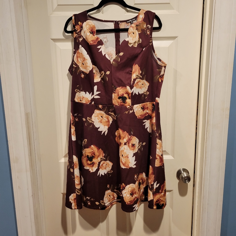 Scalloped Neckline Burgundy Floral Dress